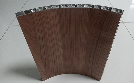 曲面蜂窝板引领幕墙建筑进入“灵动...