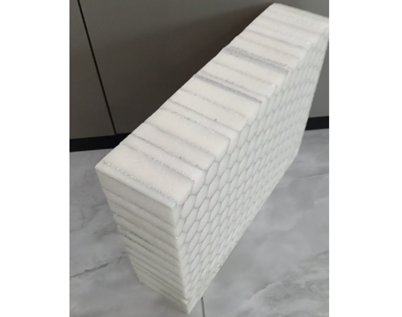 鸿赞公司的发泡蜂窝芯应用于游艇上